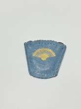 Cuelga abanico en piel (Azul celeste)